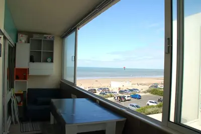 Image de Appartement \"Vue Mer Les Becs Saint Hilaire\" avec vue sur mer et balcon