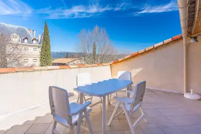 Image de Vaste appart de 50 m2 climatisé - 3 pièces dont mezzanine - n5