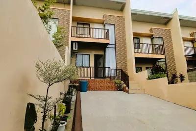 Image de Lincoln's Home - 3br townhouse w/ kids pool and 11 mins from airport!