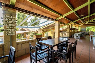 Residence con piscina a Guardistallo