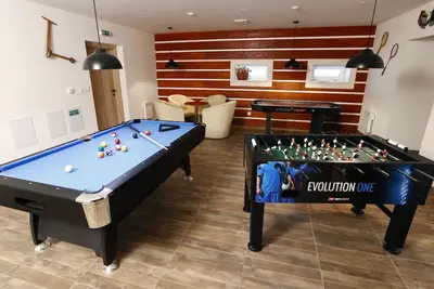 Image de Confortable appartement pour 6 personnes avec bain à remous, Wifi, Tv et terrasse