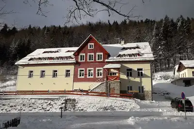 Image de Confortable appartement pour 7 personnes avec Wifi, bain à remous et Tv