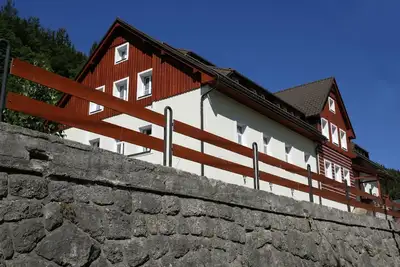 Image de Joli appartement pour 4 personnes avec bain à remous, Wifi et Tv