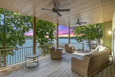 Image de Sunrise, Wildlife, Kayak & Paddle Boarding Awaits!