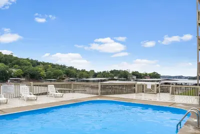 Image de Stunning Views, Inviting Pools, and Endless Fun!