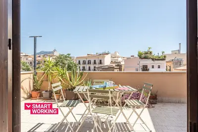 Image de The Terrace Behind Cathedral by Wonderful Italy