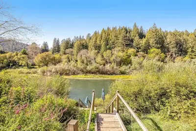 Image de Riverdale-t w/ seasonal dock/boats, hot tub, large yard, dog-friendly!