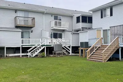 Captain's Quarters -Water Front- Water Access-Close to the Beach-No Linens