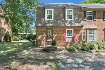 Image de Mid-Term Rental; Townhome in Central Newport News