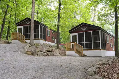 Image de Pet-Friendly Deluxe Cabin at Endless Caverns - Escape to Endless Caverns Resort