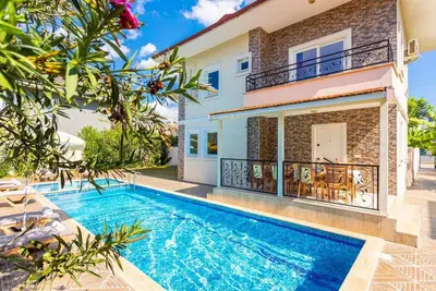 Image de Villa Kaya 2 - Cinq Chambres Villa, Couchages 12