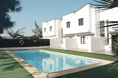 Image de Vivienda Luminosa con Piscina Climatizada