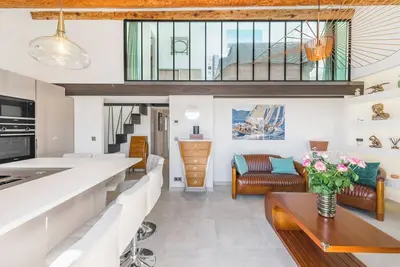 Image de Face Vieux Port Cannes Magnifique Duplex vue mer imprenable OIam Properties