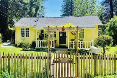 Charming garden cottage near downtown Nevada City