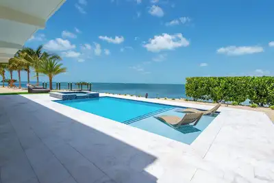Image de Ocean Front Luxury Home - 5Bed/5Bath with direct ocean views, dockage, and pool