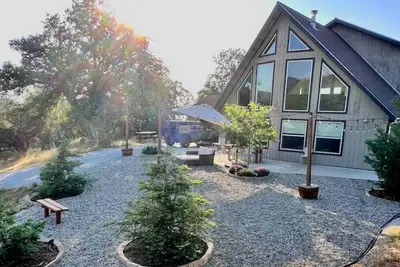 Image de Modern House 5 acr in Sequoia National Forest with Hot Tub, Sauna and Playground