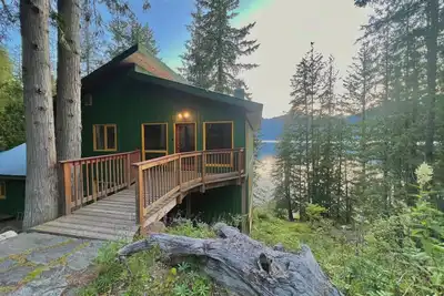 Image de Beautiful Private Lakefront Home