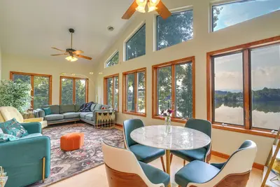 Image de Waterfront Bristol Area Retreat w\/ Boat Dock