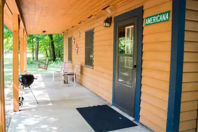 Image de Kishauwau's Starved Rock Area Cabins - Romantic Whirlpool Americana