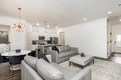 Image de @Lsu-2 Homes-6 BdRm Mid/LongTerm