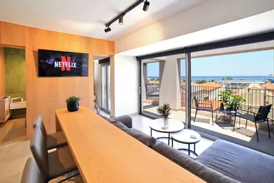 Image de Heraklion Harbour Penthouse with stunning views and hot tub.