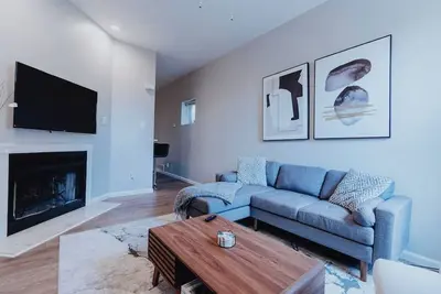 Image de Spacious 2-Br First-Floor Soulard Apt—Desk, Smart-Lock, Free Parking