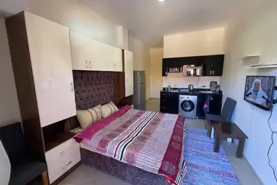 Image de Studio with balcony + pool view