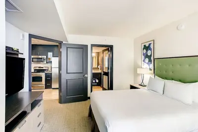 Image de Ocean View Getaway in Virginia Beach! Outdoor Swimming Pool, Kitchenette!