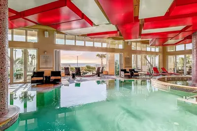 Image de Luxury Hotel with Beach Access! Outdoor Pool, Kitchenette, Indoor Pool!