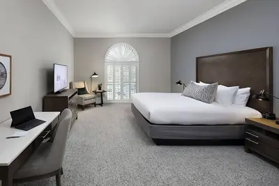 Image de Unbeatable Location! Two Modern and Pet-friendly Units with Free Parking!
