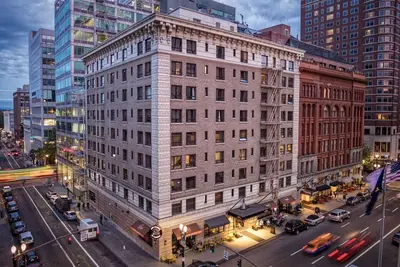 Downtown Hotel! 4 Relaxing and Modern Units, Art Gallery, Pets are Welcome!