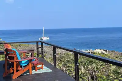 Image de Casa Marchele - Beautiful Oceanfront Home with Pool access!