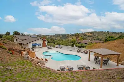 Image de Fallbrook's Finest Hideaway House - Pool, Game Rm