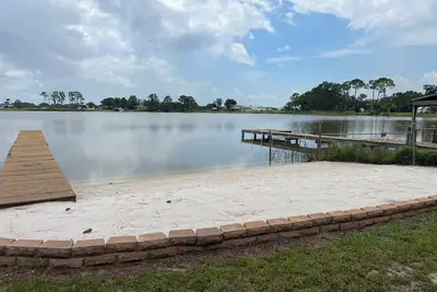 Image de Beautiful Lake Front Retreat.