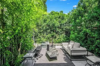 Image de Stylish Gated Private 3 Bd Modern Villa Pool & Spa