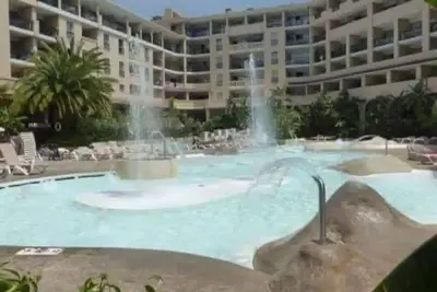 Image de Joli 2 pièces à 2' des plages avec Piscine! 🌴☀️