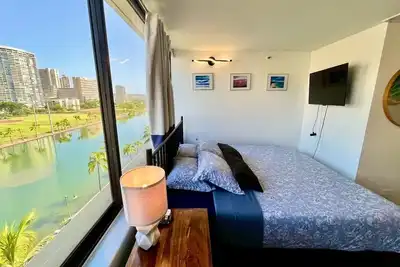 Private studio in Waikiki! Max 2/Condo has Pool!