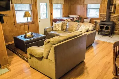 Image de Kishauwau's Starved Rock Area Cabins - Single Bedroom Trading Post Cabin