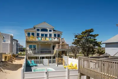 Image de Ocean Oasis: Oceanfront, private heated pool, hot tub rec room, dog friendly.