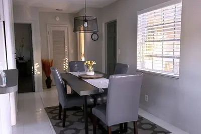 Image de Sunshine Cottage close to Fort Lauderdale and Miami, 1 Mile from the beach