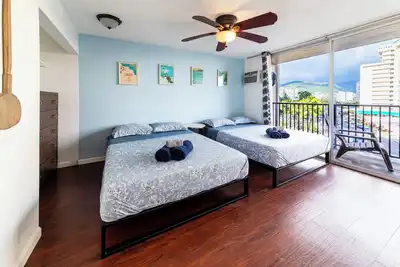 Image de Private 1br in Waikiki west! 2 beds/Max 4 can stay!