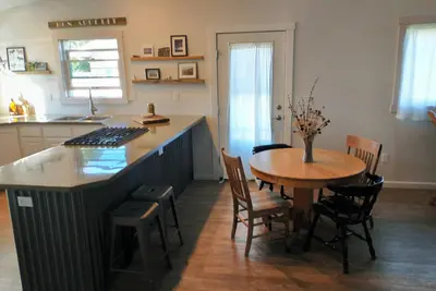 Image de Highway 2 Modern Cottage