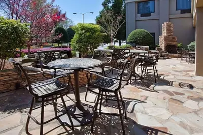 Image de Pets are Allowed Here! Outdoor Pool, Minutes From Delta Flight Museum