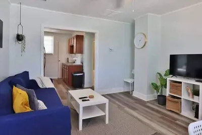 Image de Cozy Beach Hideaway - 1 block to the beach