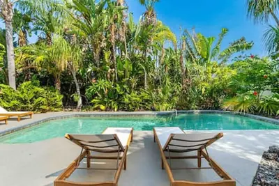 Image de 4821 W Bay Court Ave · Amazing 3/2 Bungalow Tampa Pool Home!