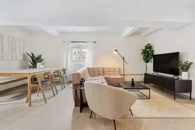 Image de Modern 2br in Clausen w/ WiFi, Kitchen & Workspace