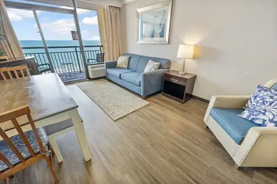 Image de Direct Oceanfront Views, Pools Caravelle, High Floor