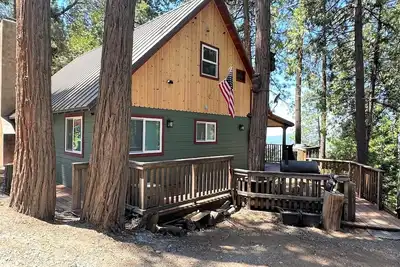 Image de High View Cabin with Cornhole and Horseshoe