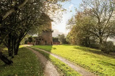 Windmill On The Farm, family friendly, with a garden in Burscough