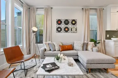 Image de Spacious Mid-Century Oasis | Heated Pool